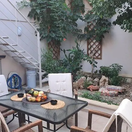 Апартаменты Garden House By Dreams