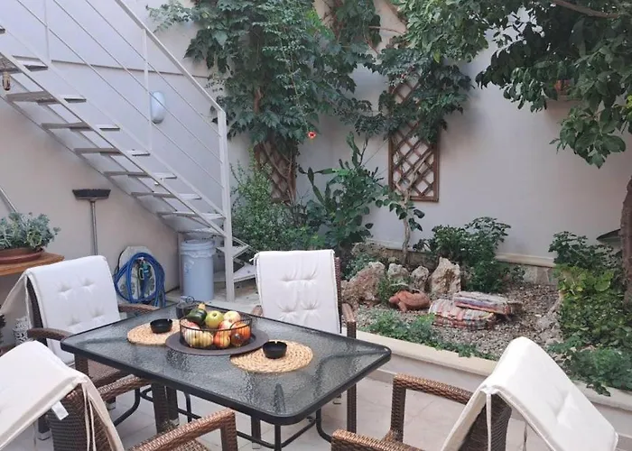 Апартаменты Garden House By Dreams